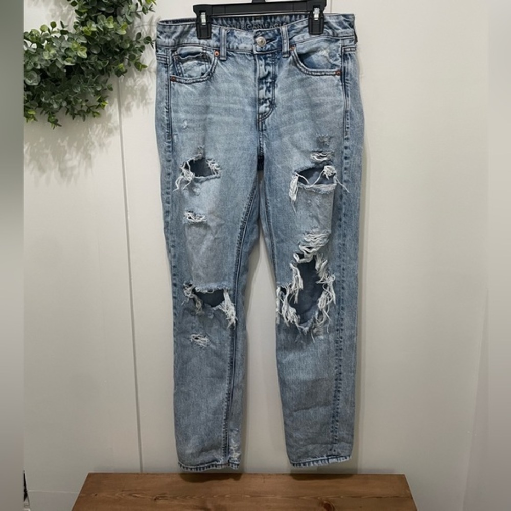 American Eagle Mom Jeans Light Wash Distressed Button Fly Denim Womens 4 Regular